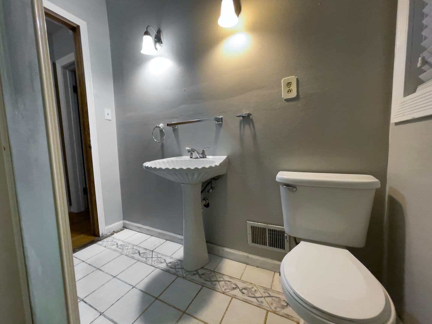 Muncie House: 1408 N Mann Ave