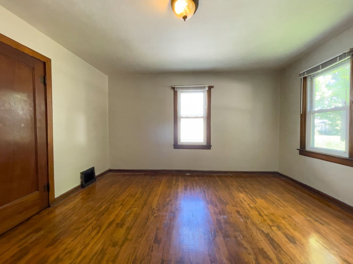 Muncie House: 101 N Dill St