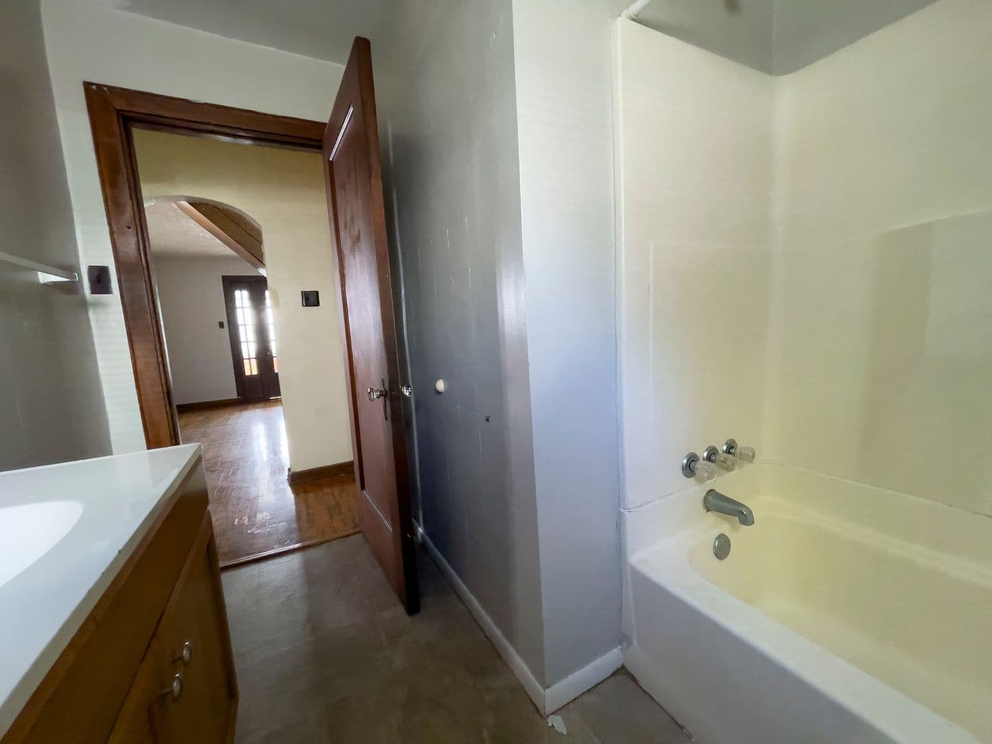Muncie House: 101 N Dill St