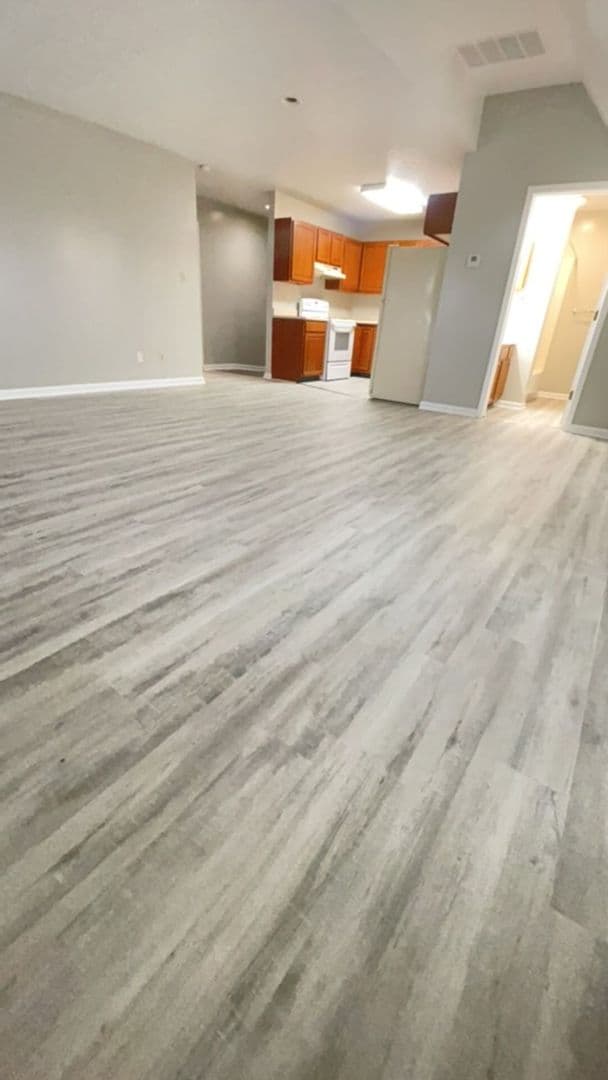 Muncie Apartment: 9012 W Jackson St