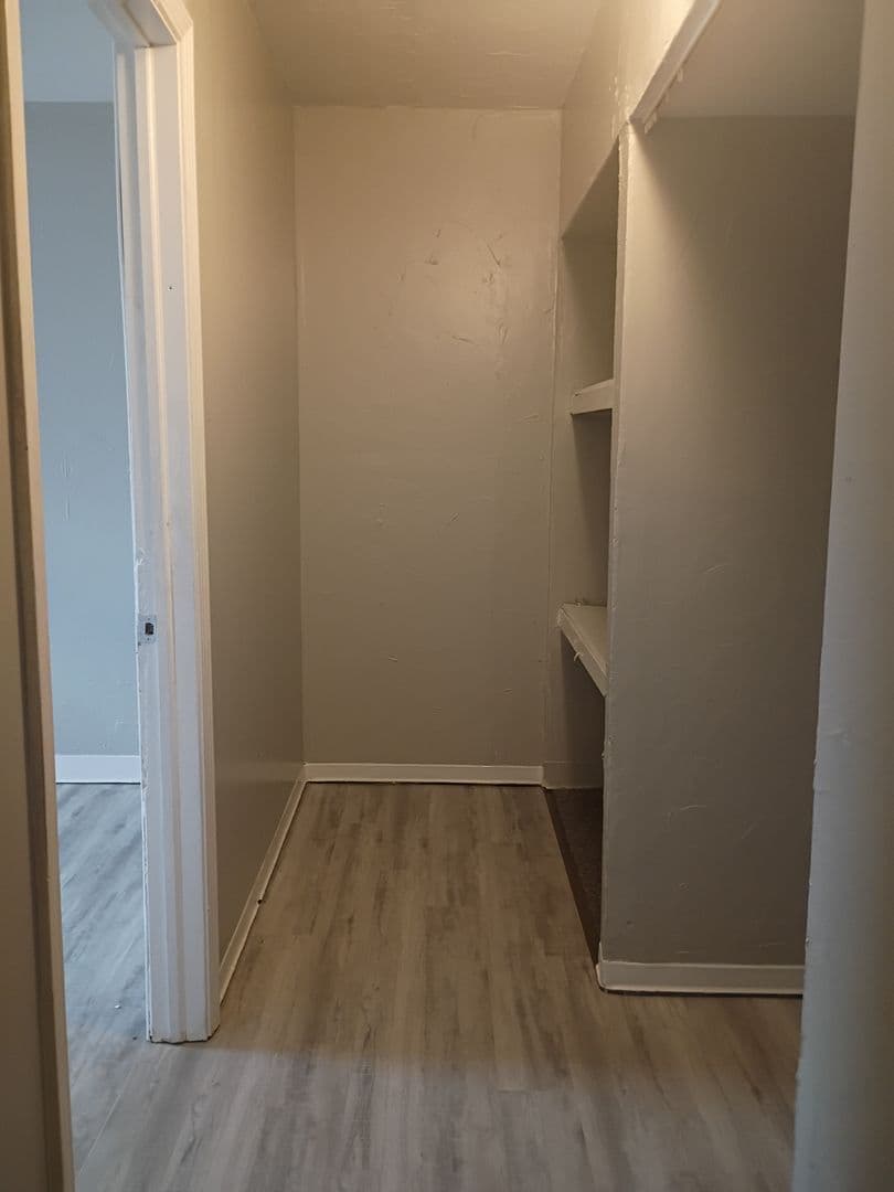 Muncie Apartment: 502 & 502 1/2 S Mound St