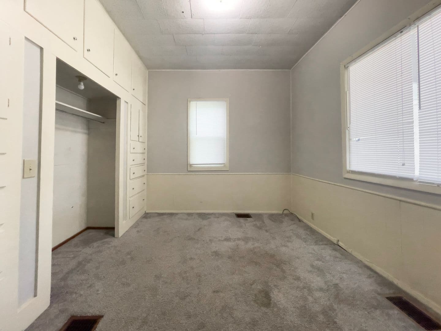 Muncie Apartment: 815 W University Ave
