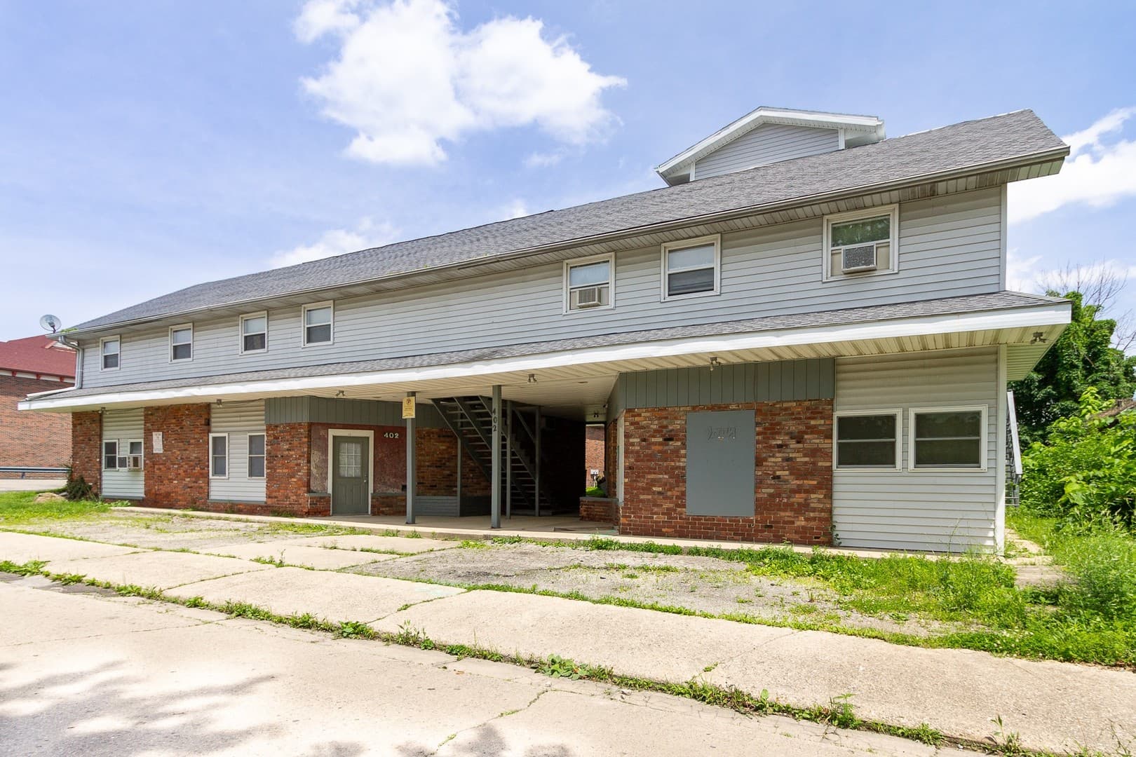Muncie Apartment: 402 N Calvert St.