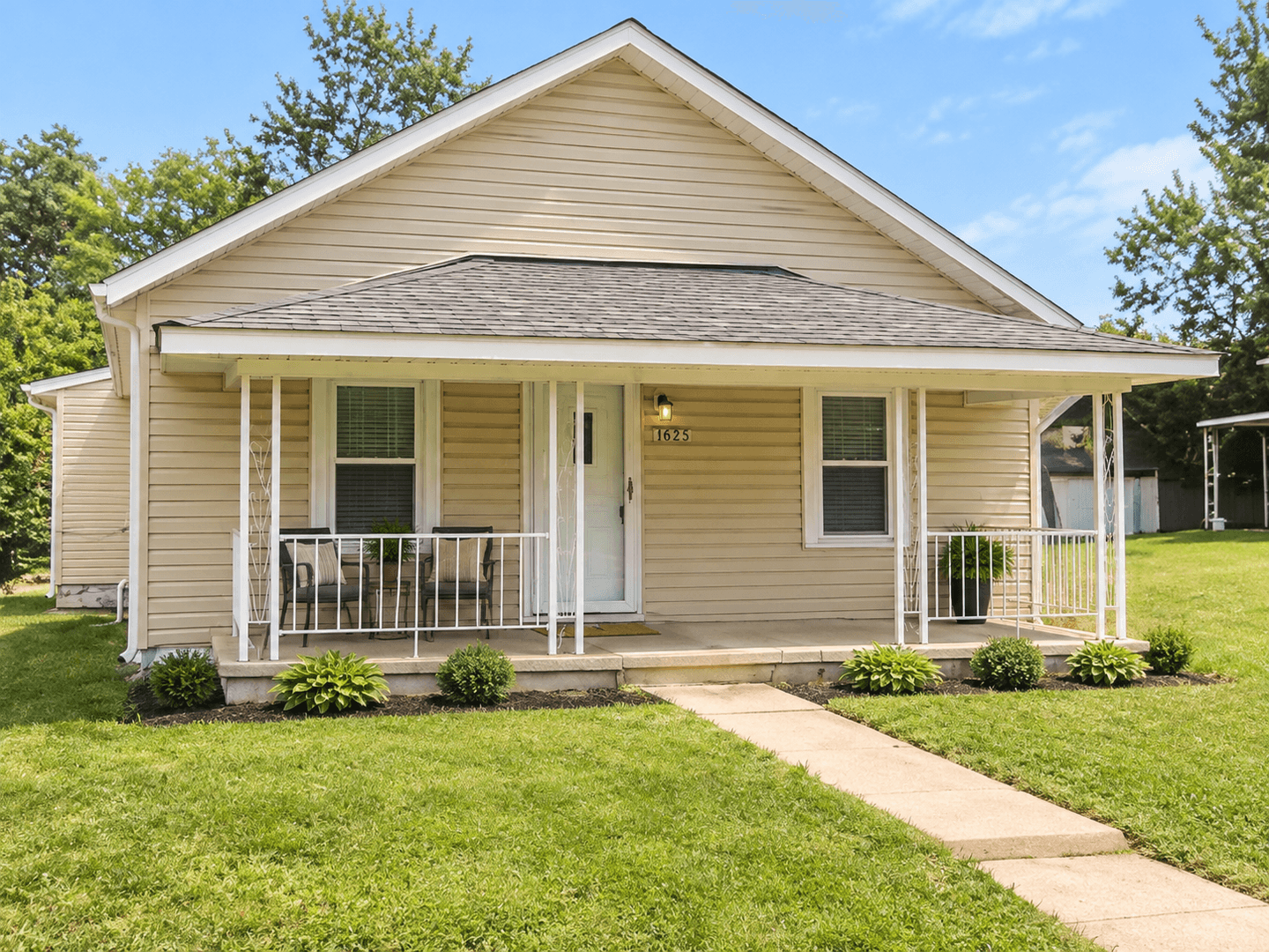 Muncie House: 1500 E Butler St