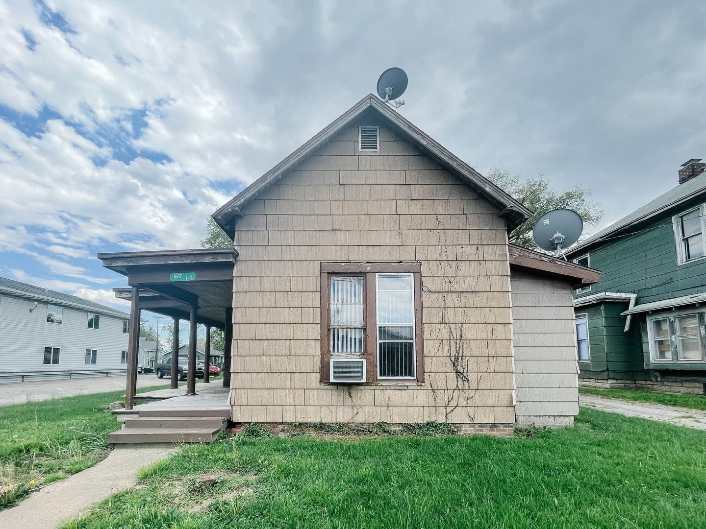 Muncie Apartment: 1607 W Jackson St