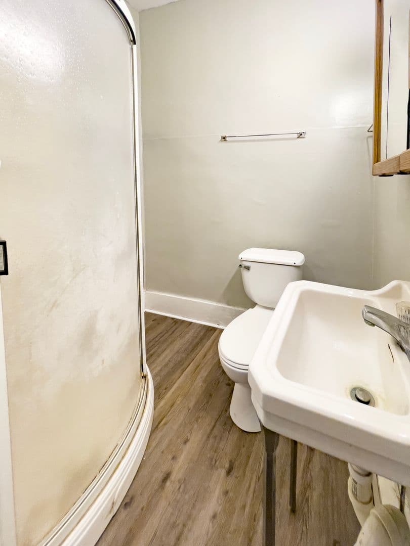Muncie Apartment: 216 N McKinley Ave.