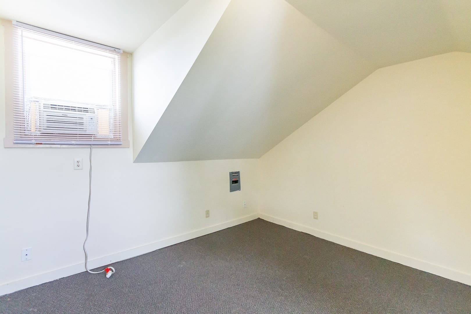 Muncie Apartment: 402 N Calvert St.
