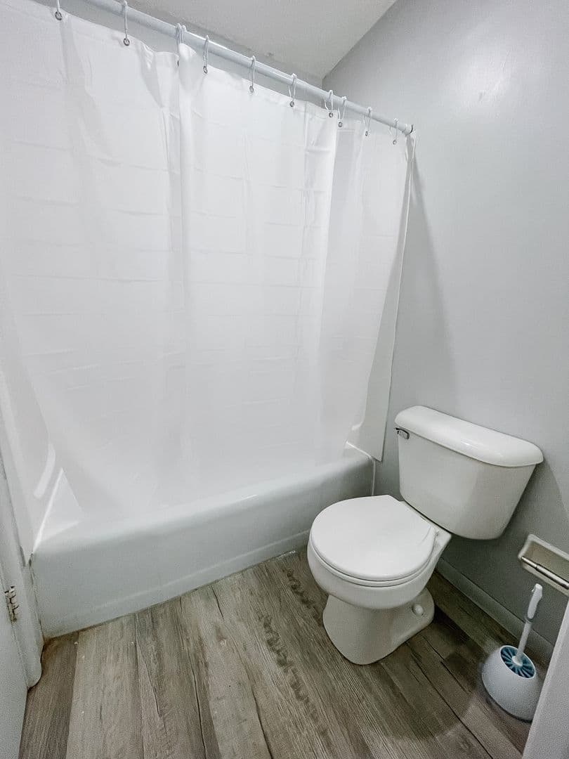 Muncie Apartment: 2310 N Oakwood Ave
