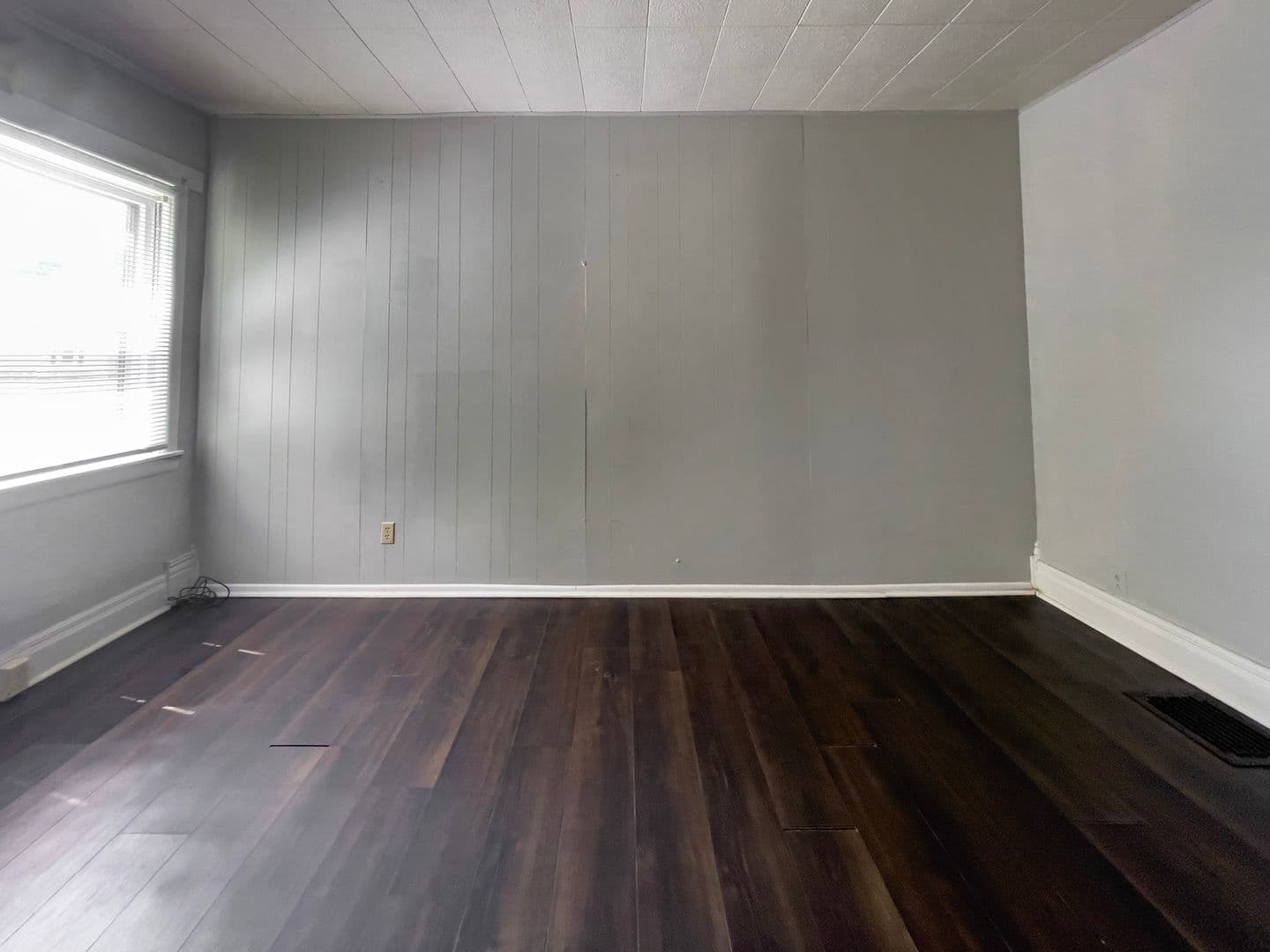 Muncie Apartment: 824 W University Ave.