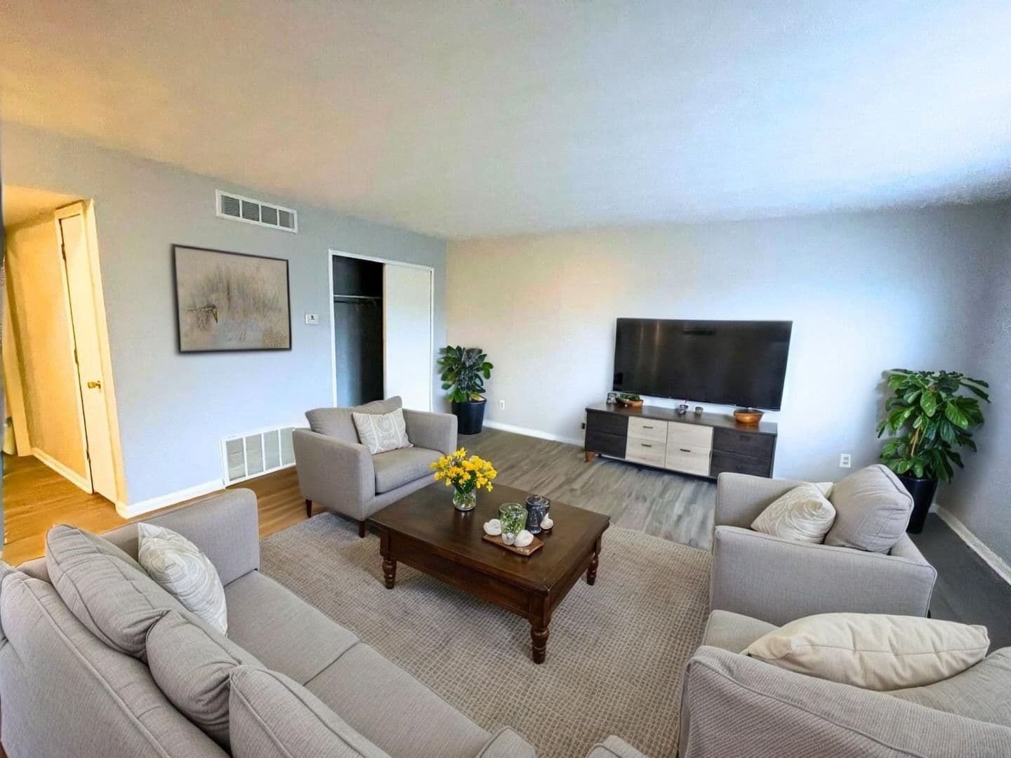 Muncie Apartment: 720 W Centennial Ave.