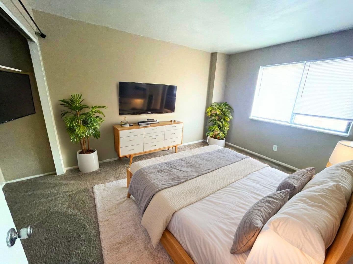Muncie Apartment: 720 W Centennial Ave.