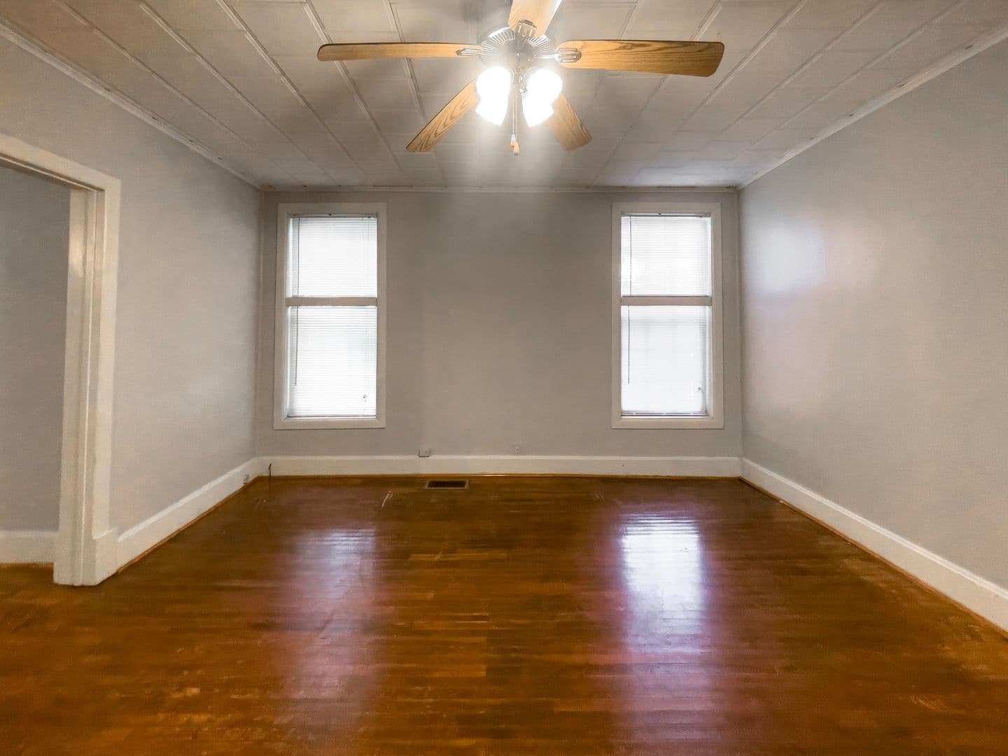 Muncie Apartment: 815 W University Ave