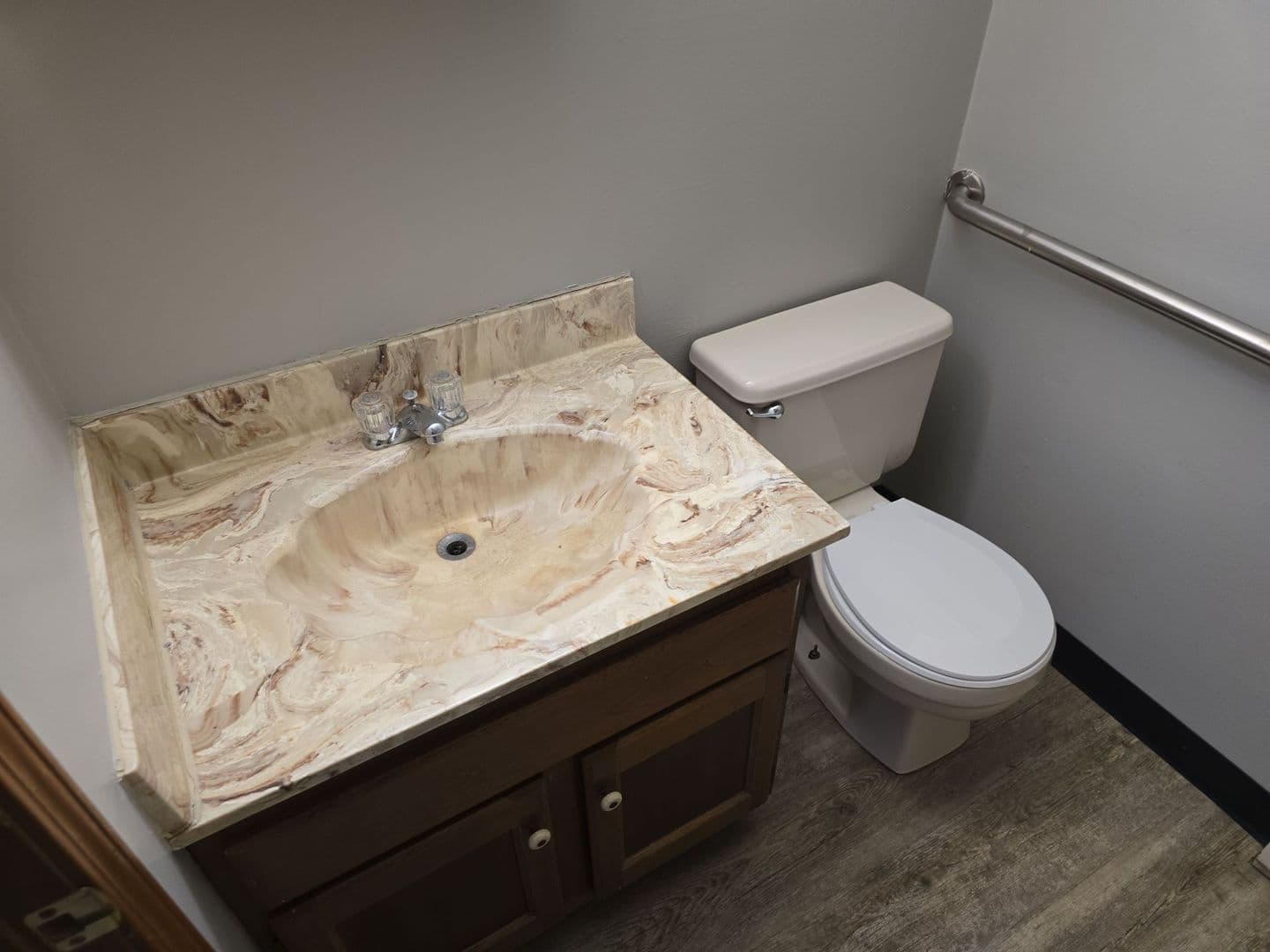 Garrett Apartment: 400 Oak Trail