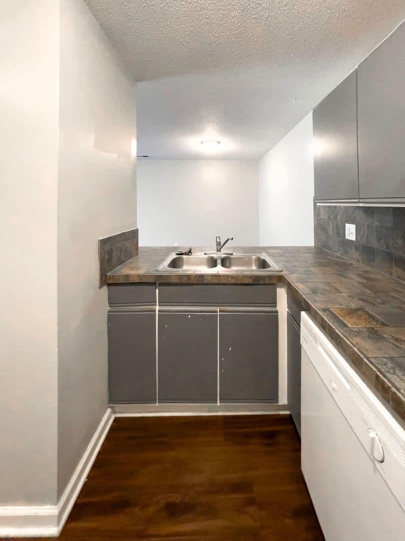 Muncie Apartment: 1001 W Wayne Street #208