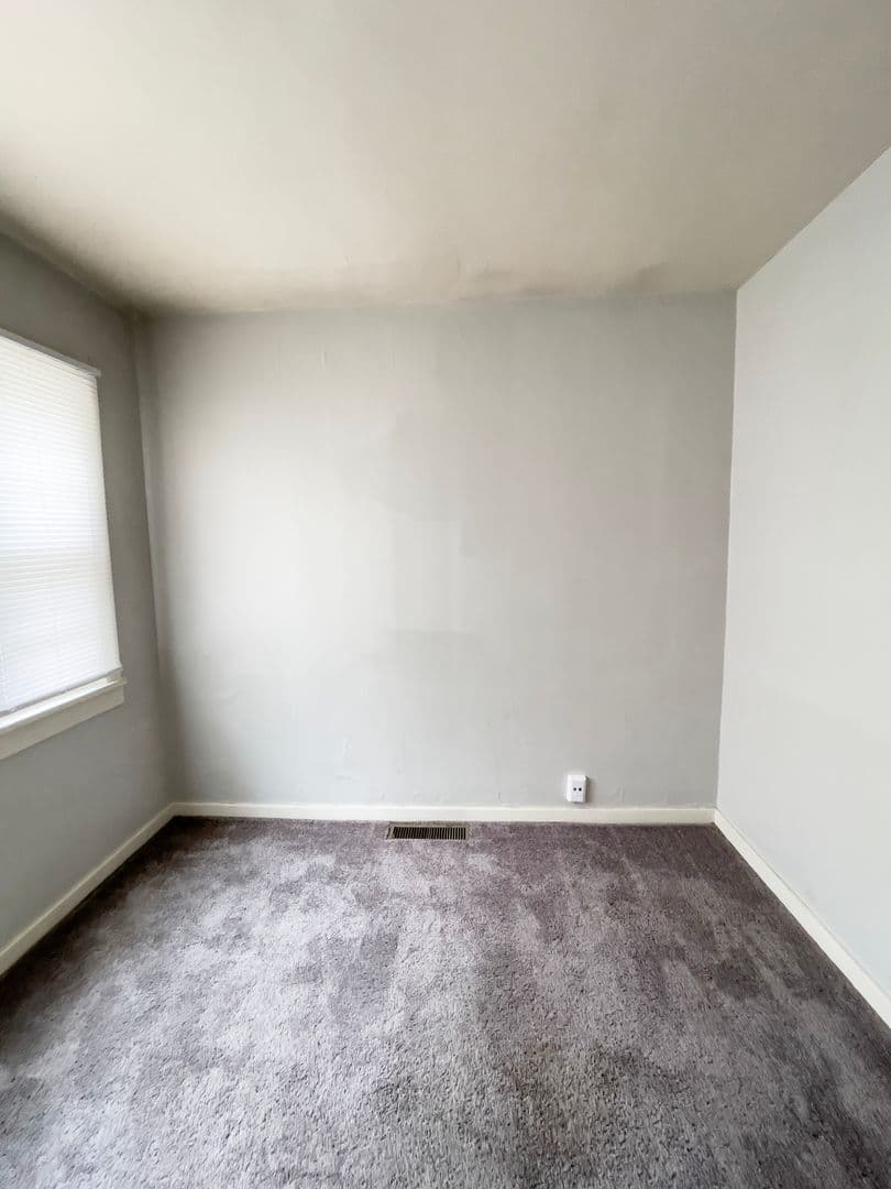 Muncie Apartment: 813 W University Ave