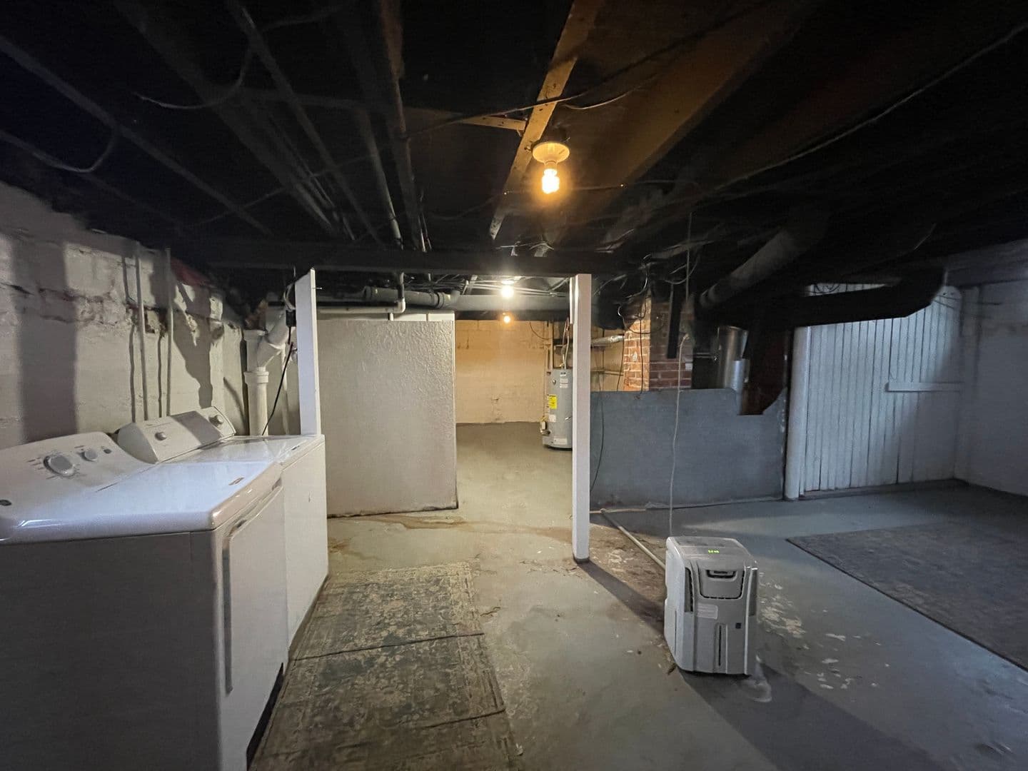 Muncie House: 1602 W Main St