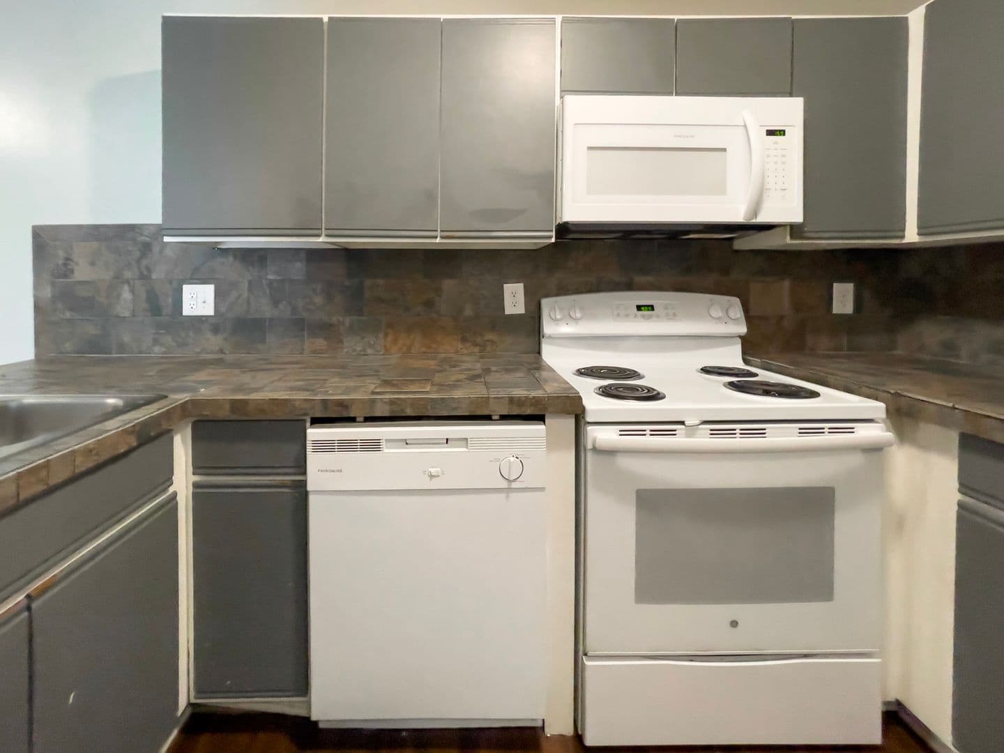 Muncie Apartment: 1001 W Wayne Street #208