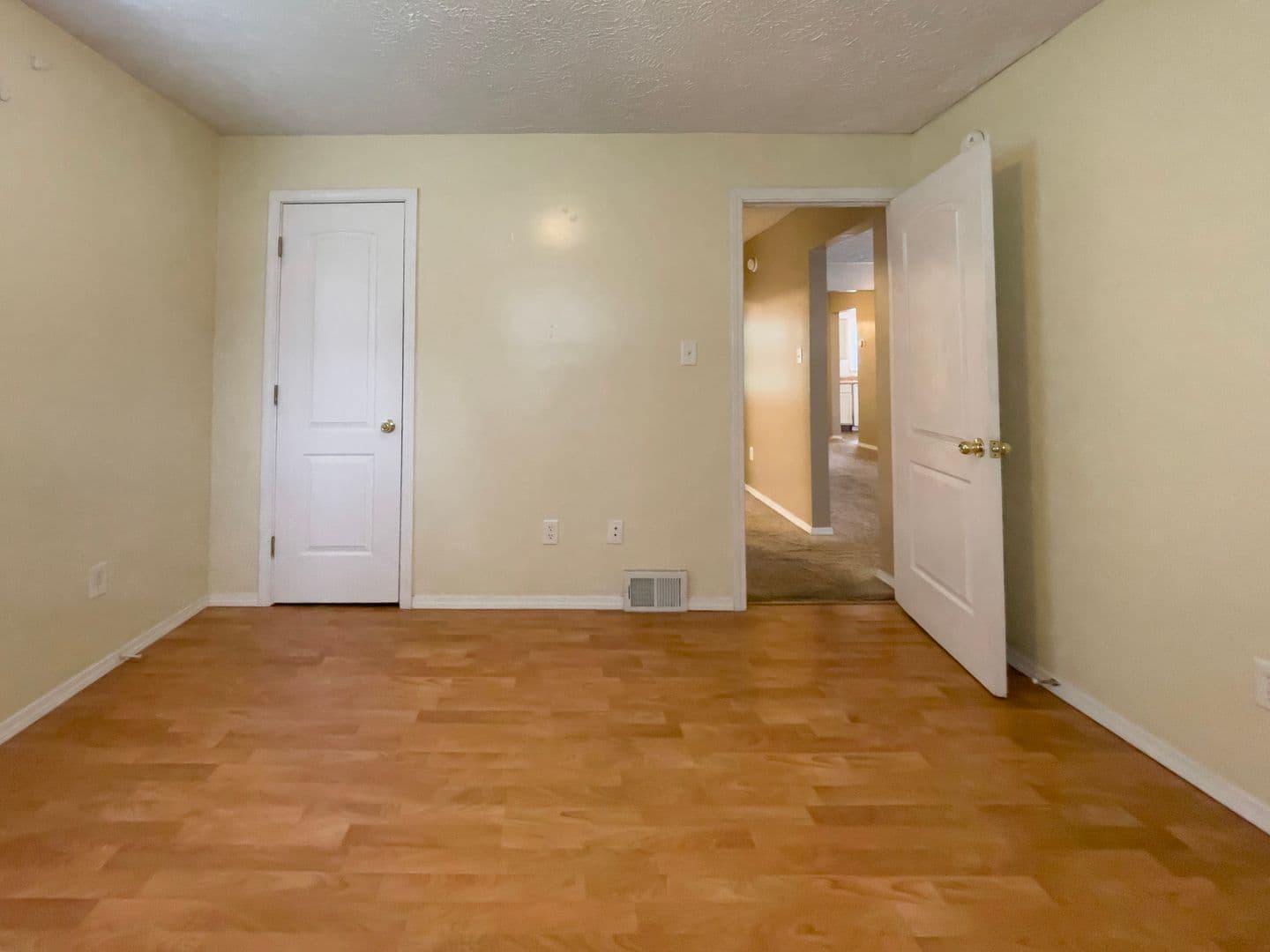 Muncie House: 1512 N Woodridge Ave