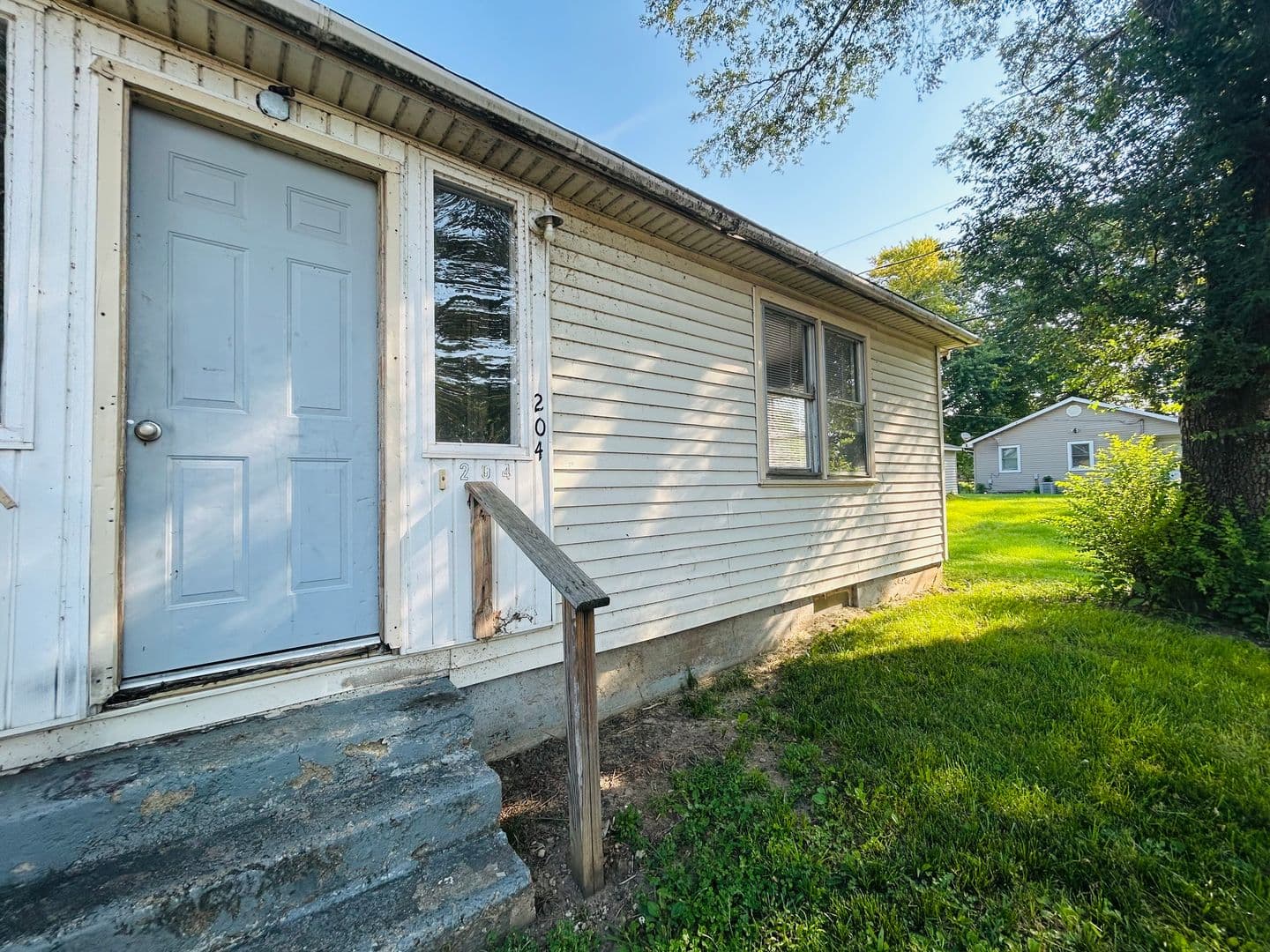 Muncie Apartment: 202 & 204 E Maple Ave