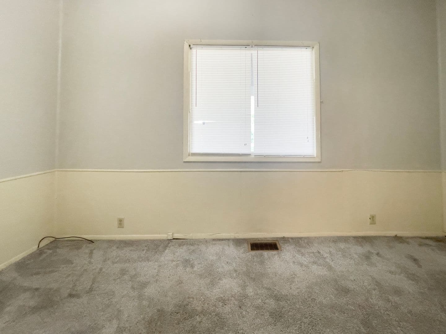 Muncie Apartment: 815 W University Ave