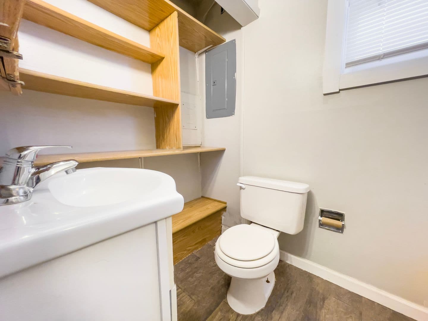 Muncie Apartment: 402 N Calvert St.