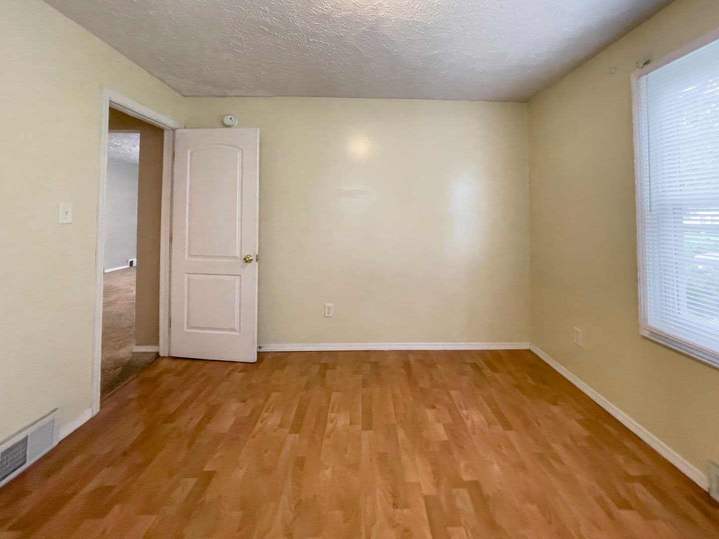 Muncie House: 1512 N Woodridge Ave