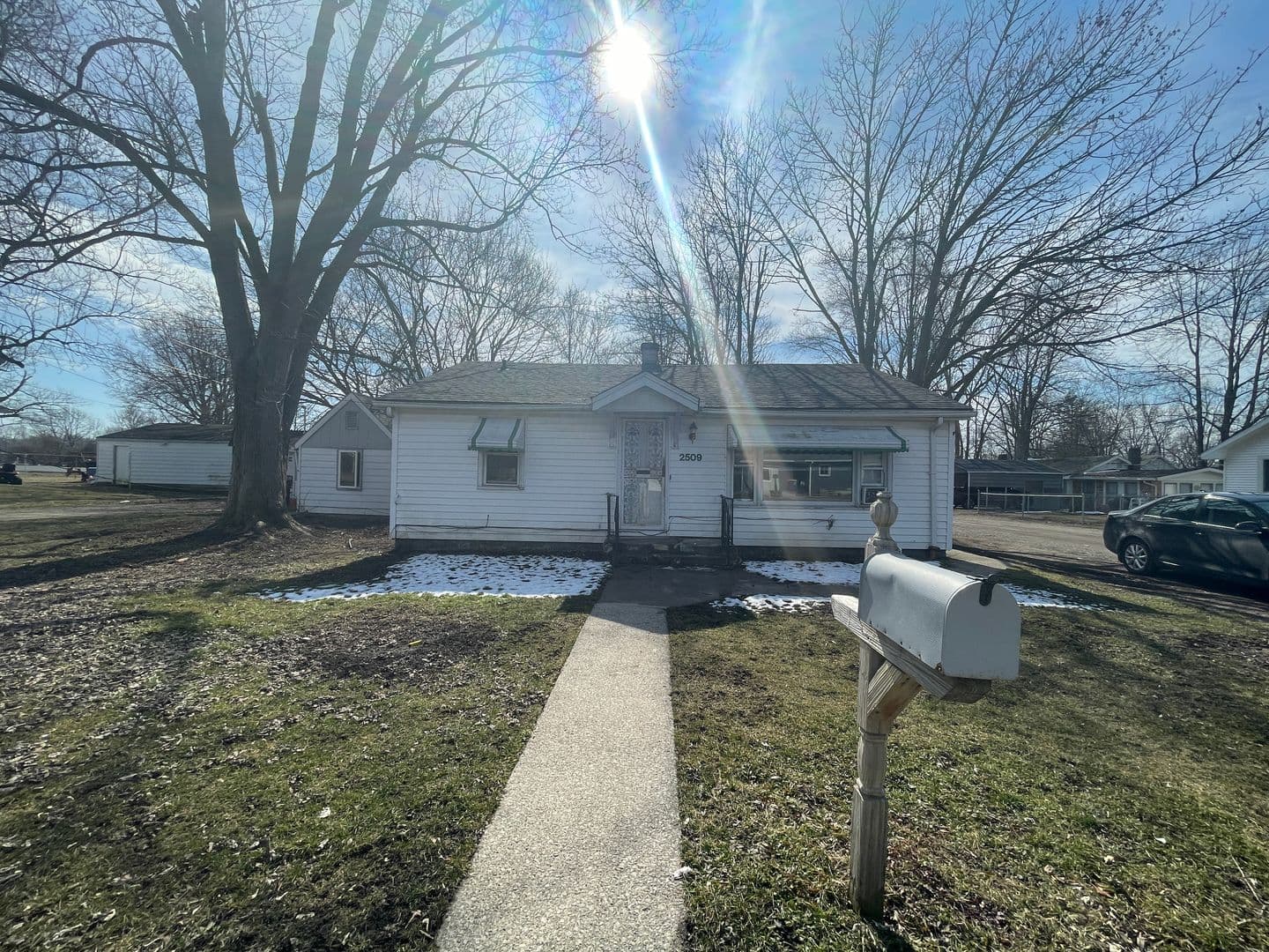 Muncie House: 2509 E 16th St