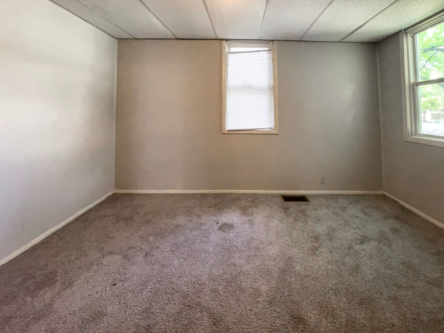Muncie Apartment: 815 W University Ave
