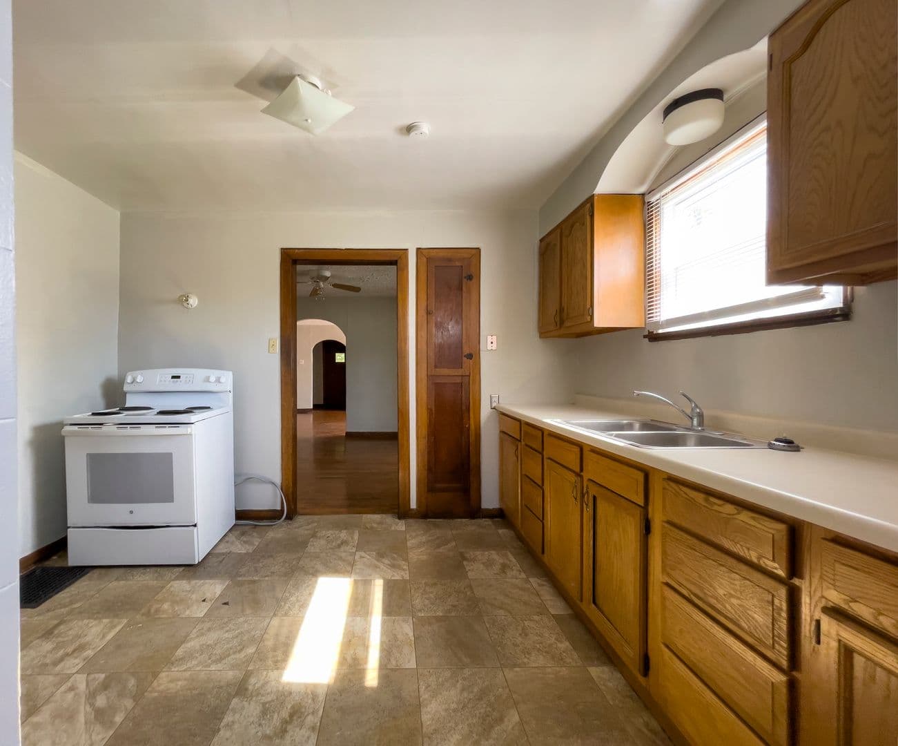 Muncie House: 101 N Dill St
