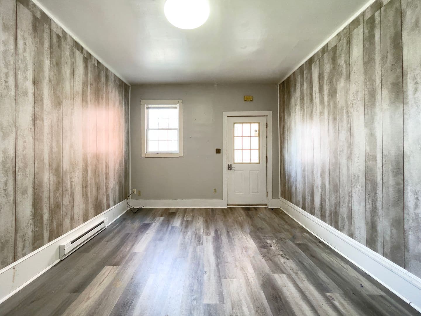 Muncie Apartment: 216 N McKinley Ave.