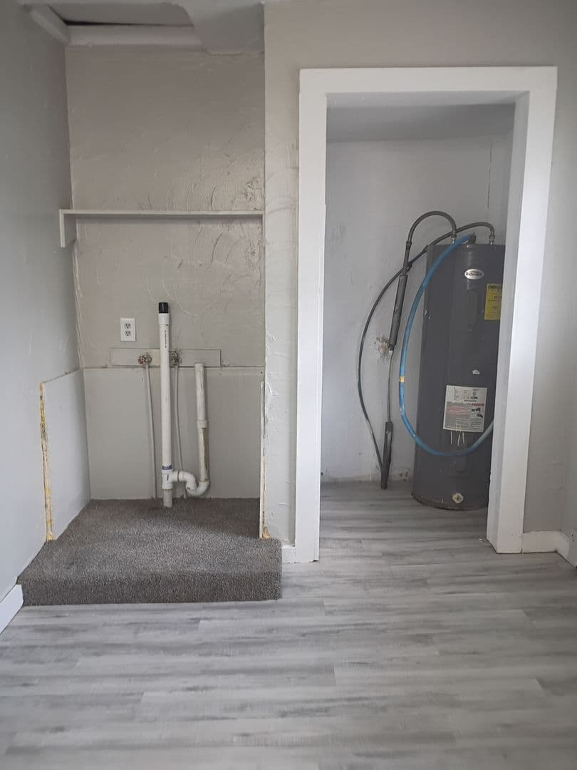 Muncie Apartment: 502 & 502 1/2 S Mound St