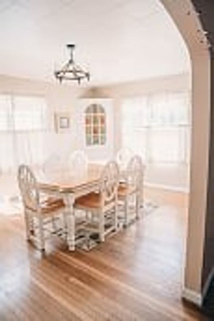 Muncie House: 2010 West Petty Road