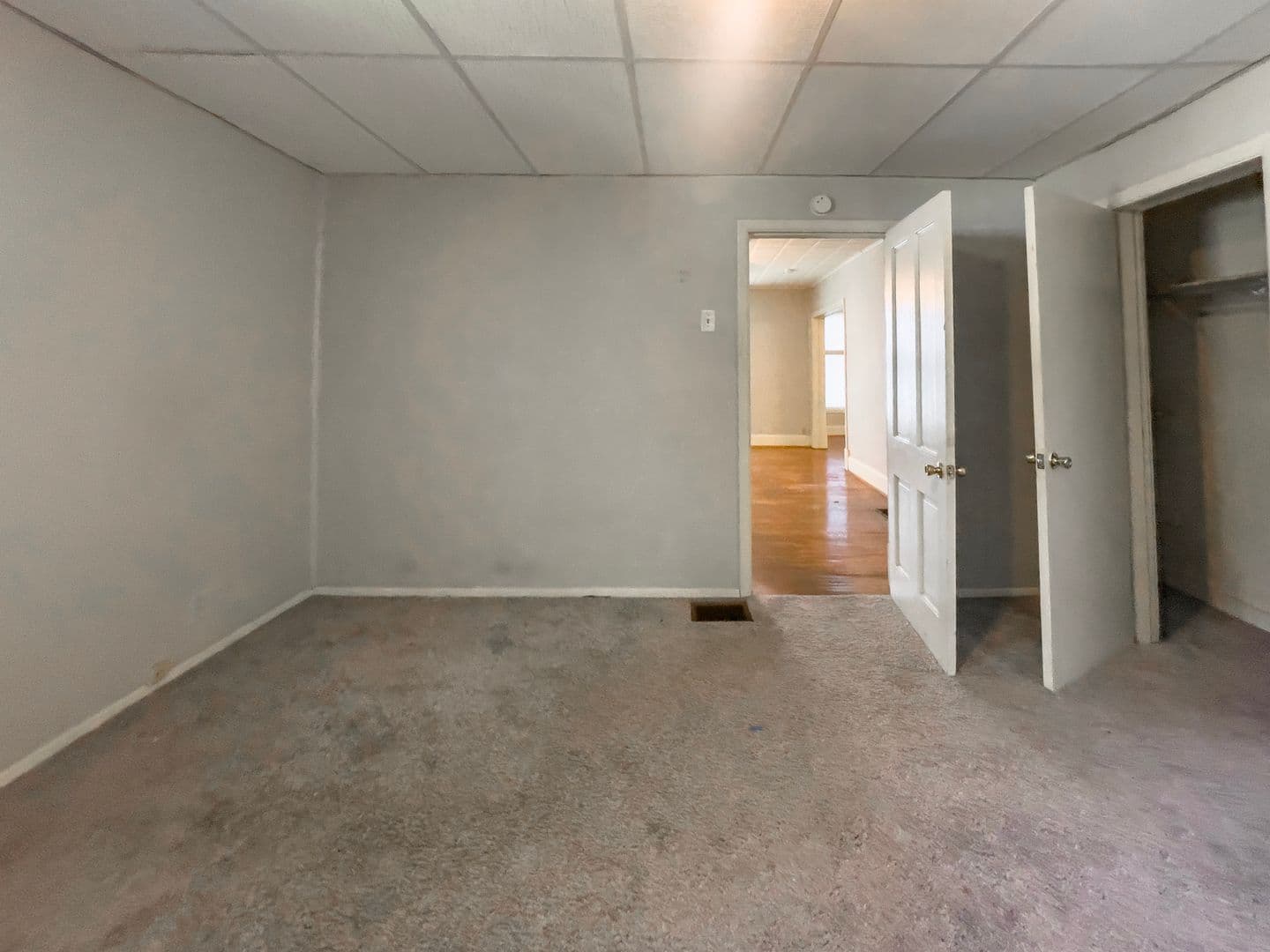 Muncie Apartment: 815 W University Ave