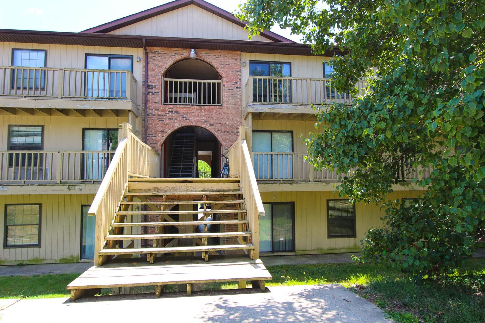 Muncie Apartment: 1001 W Wayne Street #102