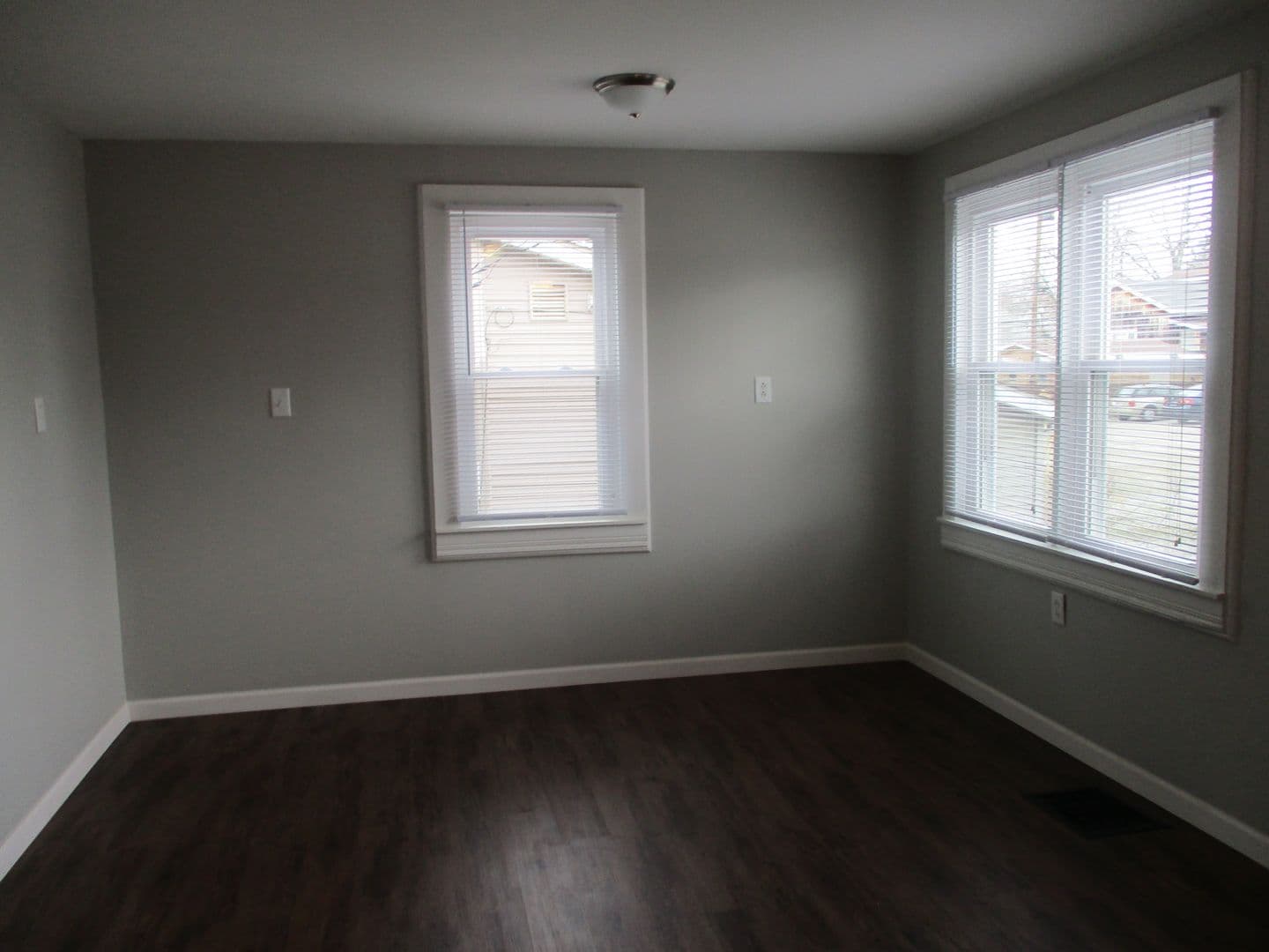 Muncie Apartment: 2004 W Jackson St.