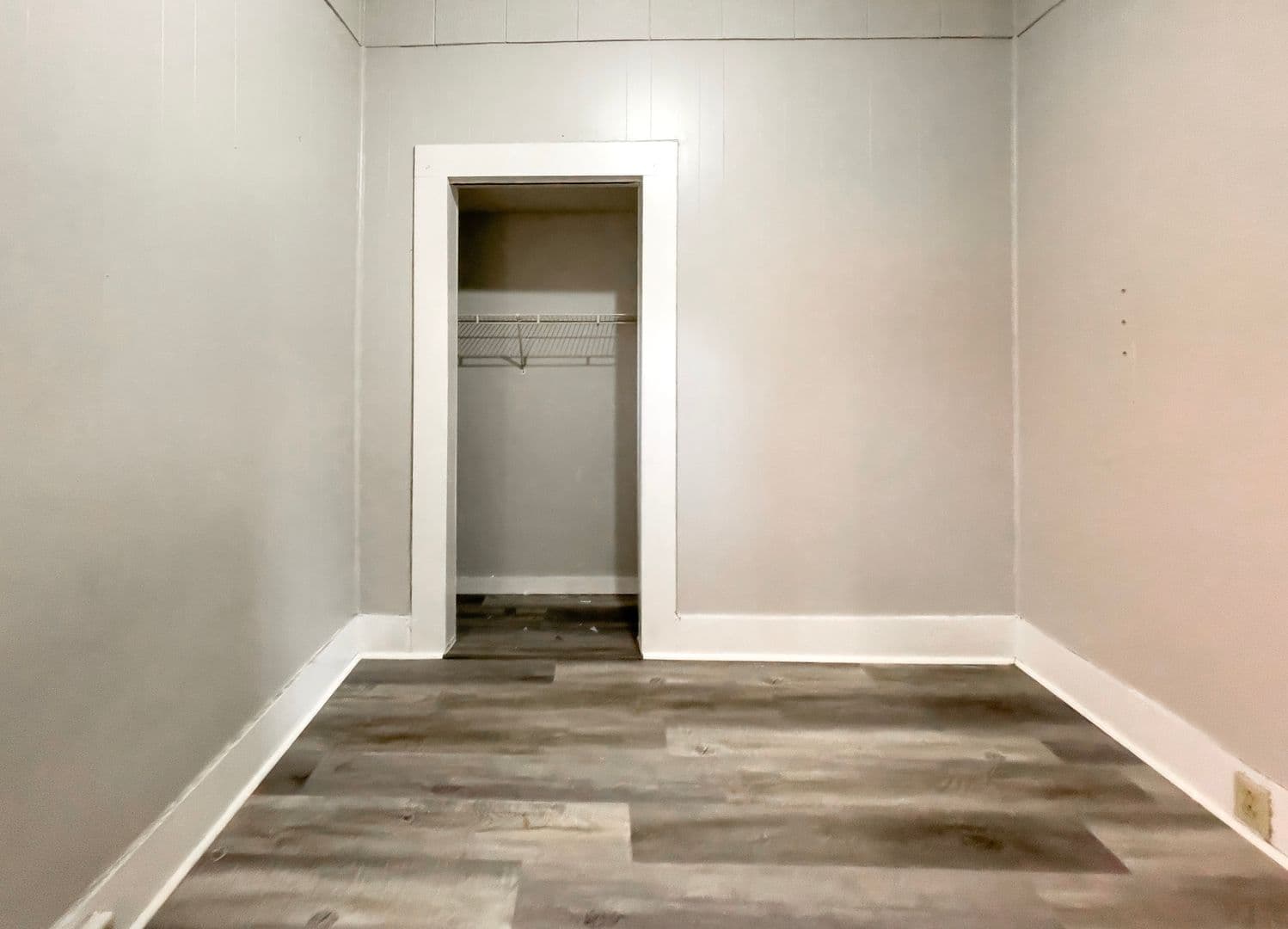 Muncie Apartment: 216 N McKinley Ave.
