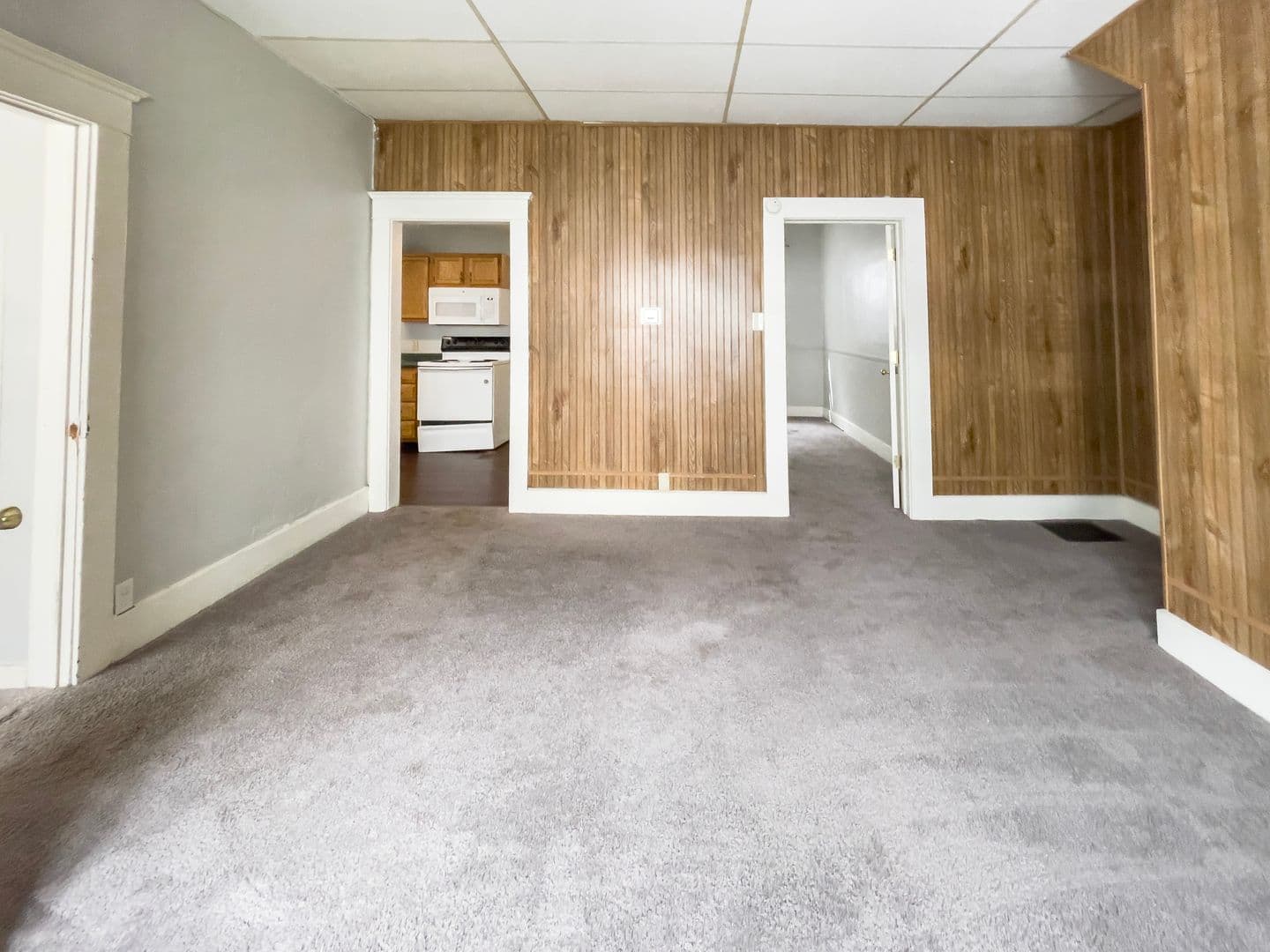 Muncie Apartment: 813 W University Ave