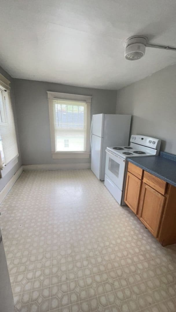 Muncie Apartment: 218 S Martin Ave