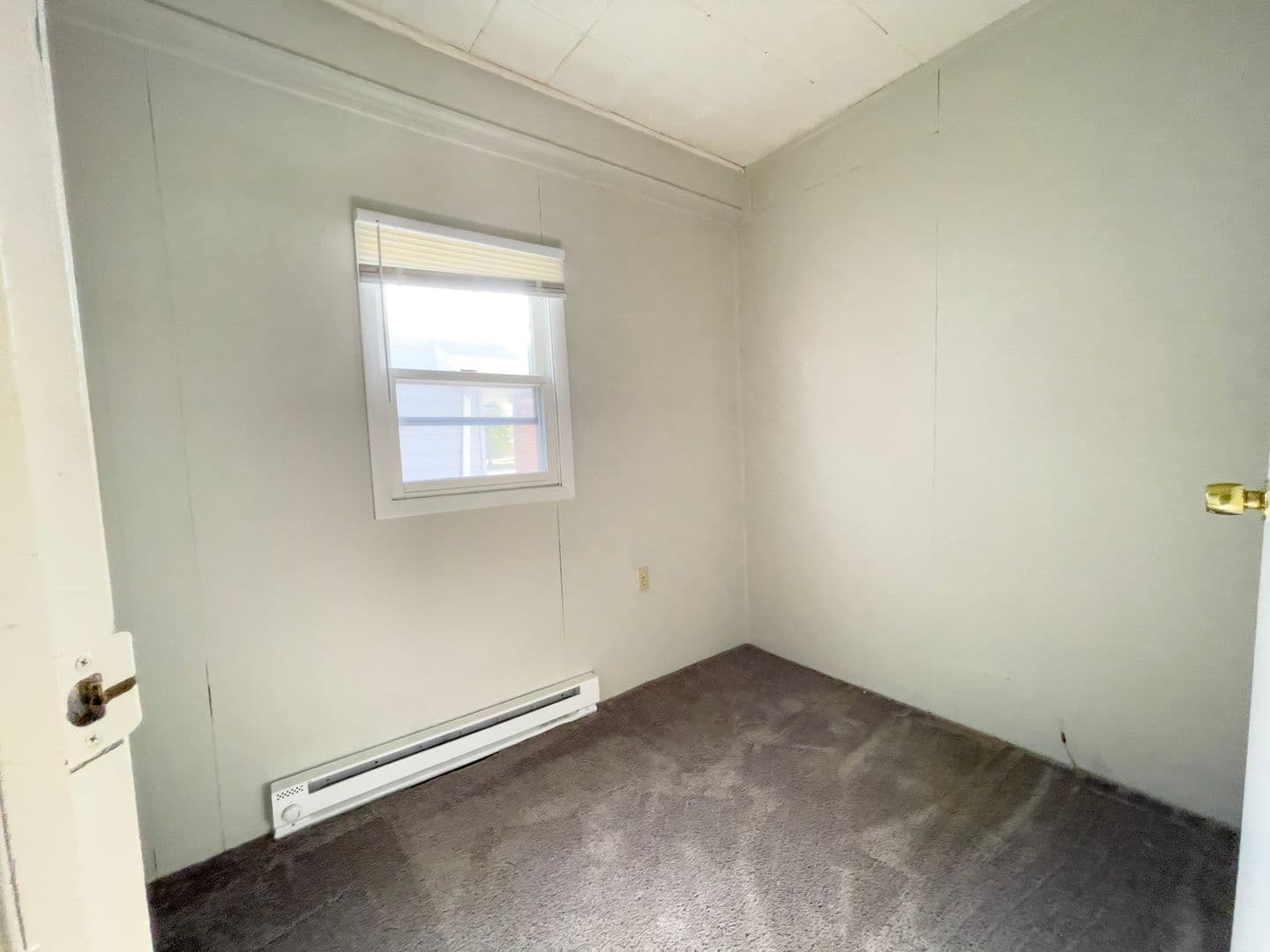 Muncie Apartment: 216 N McKinley Ave.