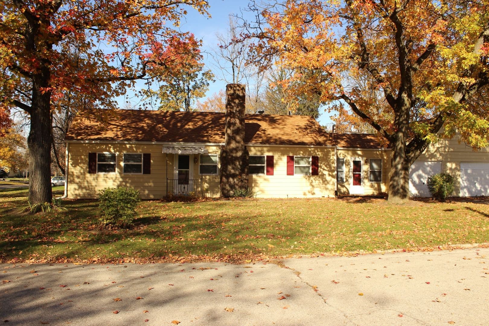Muncie House: 2100 W Parkway Dr