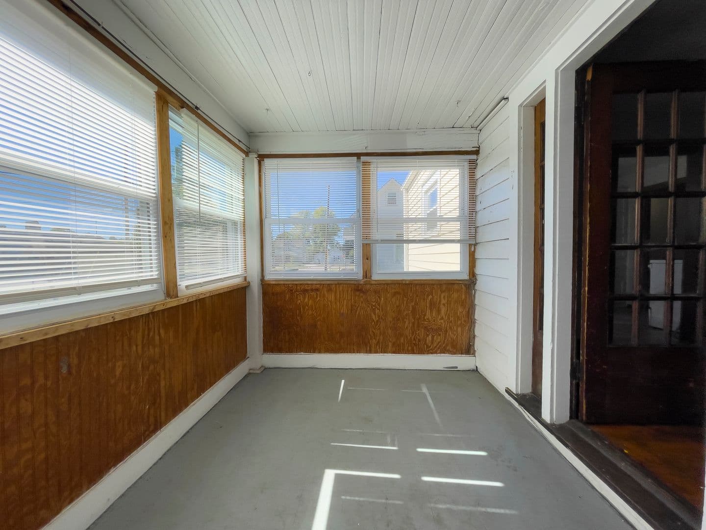 Muncie House: 101 N Dill St