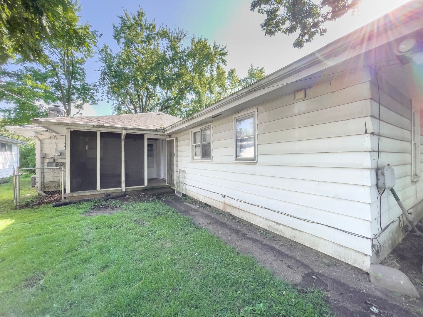 Muncie Apartment: 2602 W Ethel Ave.