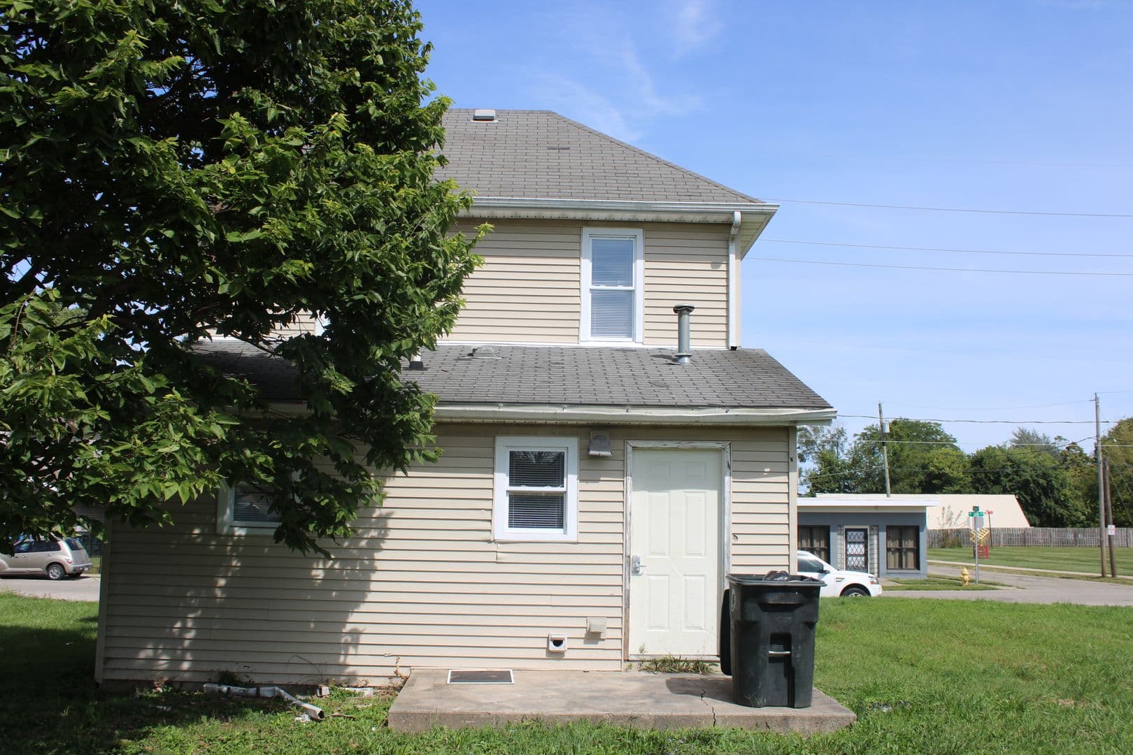 Muncie House: 525 W 8th St