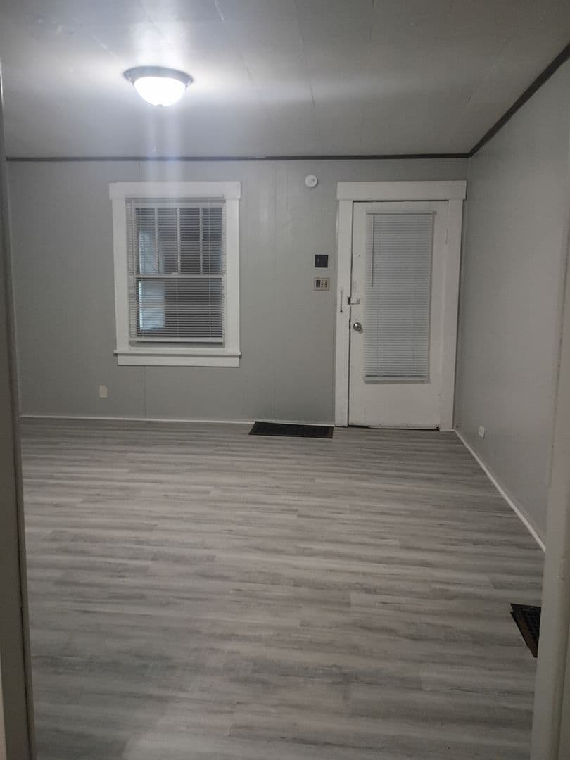 Muncie House: 2401 S Mulberry St