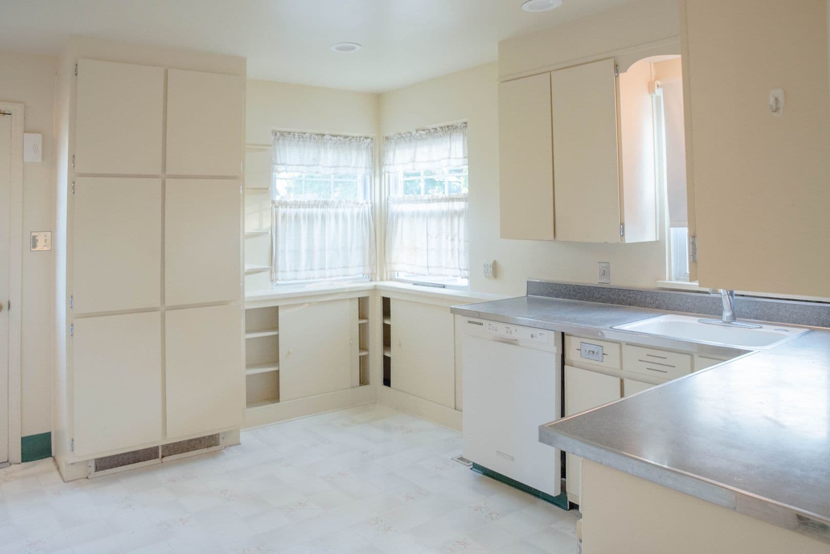 Muncie House: 1312 N Woodridge Ave