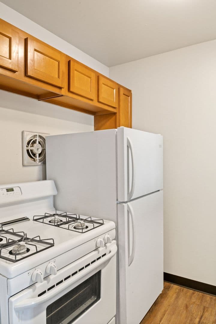 Muncie Apartment: 2000 N Oakwood Ave.