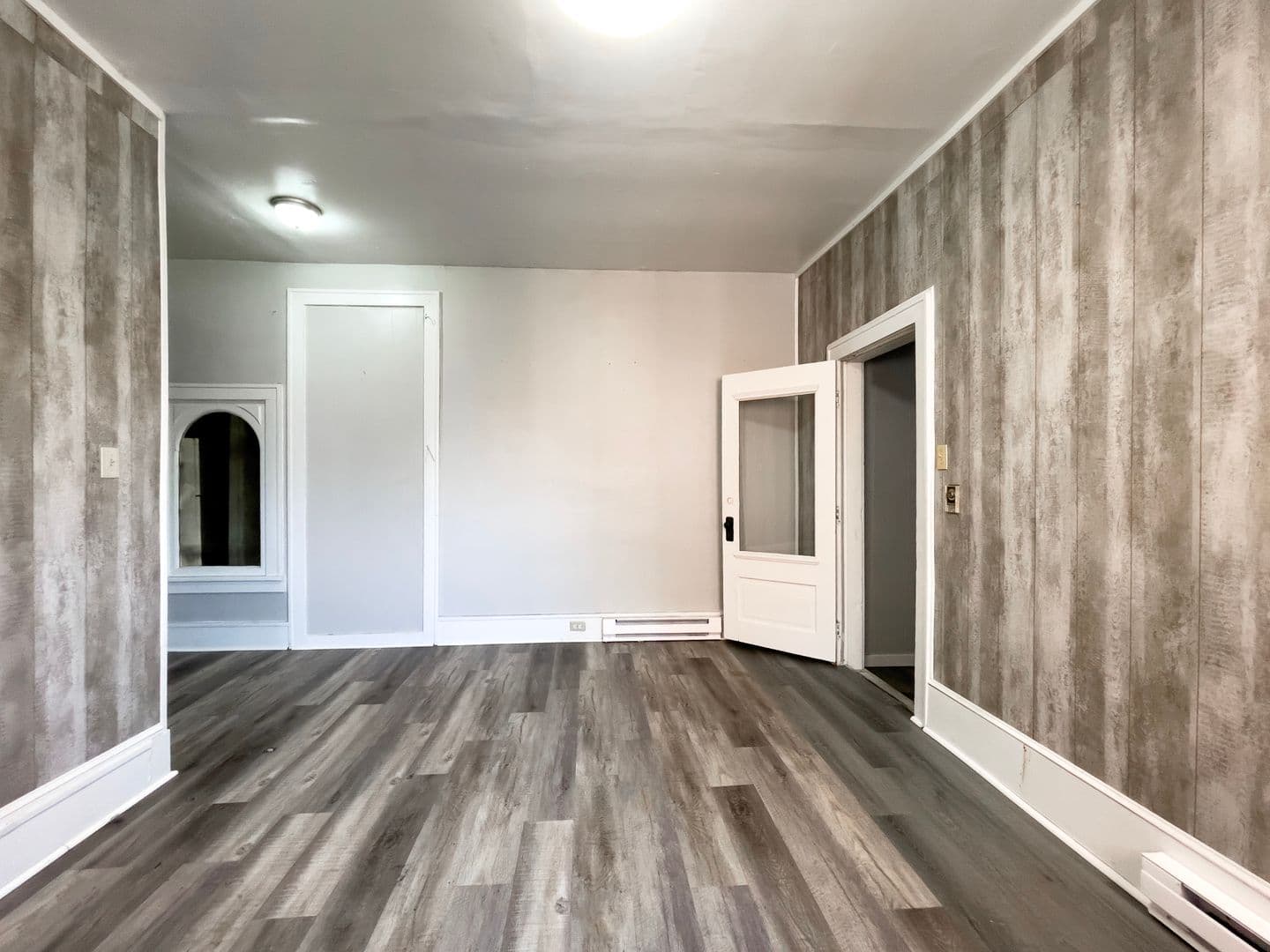 Muncie Apartment: 216 N McKinley Ave.