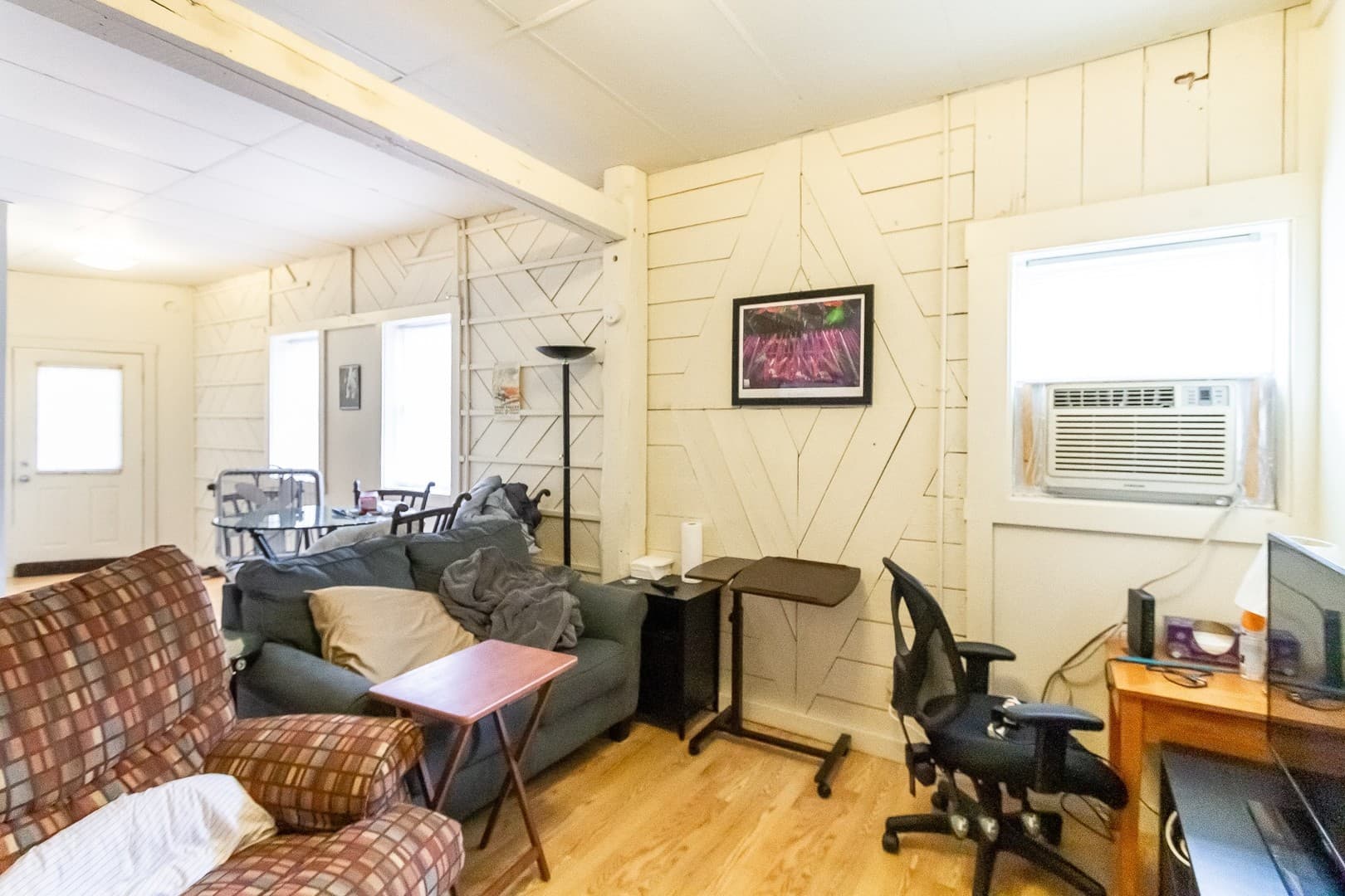Muncie Apartment: 402 N Calvert St.