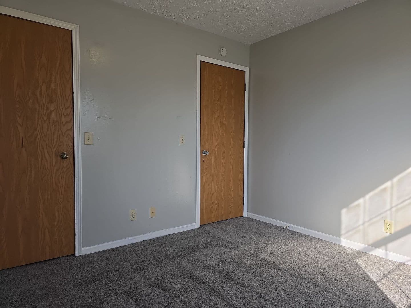 Woodburn Apartment: 22156 Maple Court