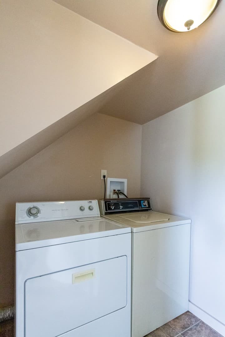 Muncie Apartment: 402 N Calvert St.